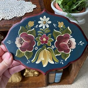 Vintage Wooden Tole Painted Wooden Wall Hanging EUC